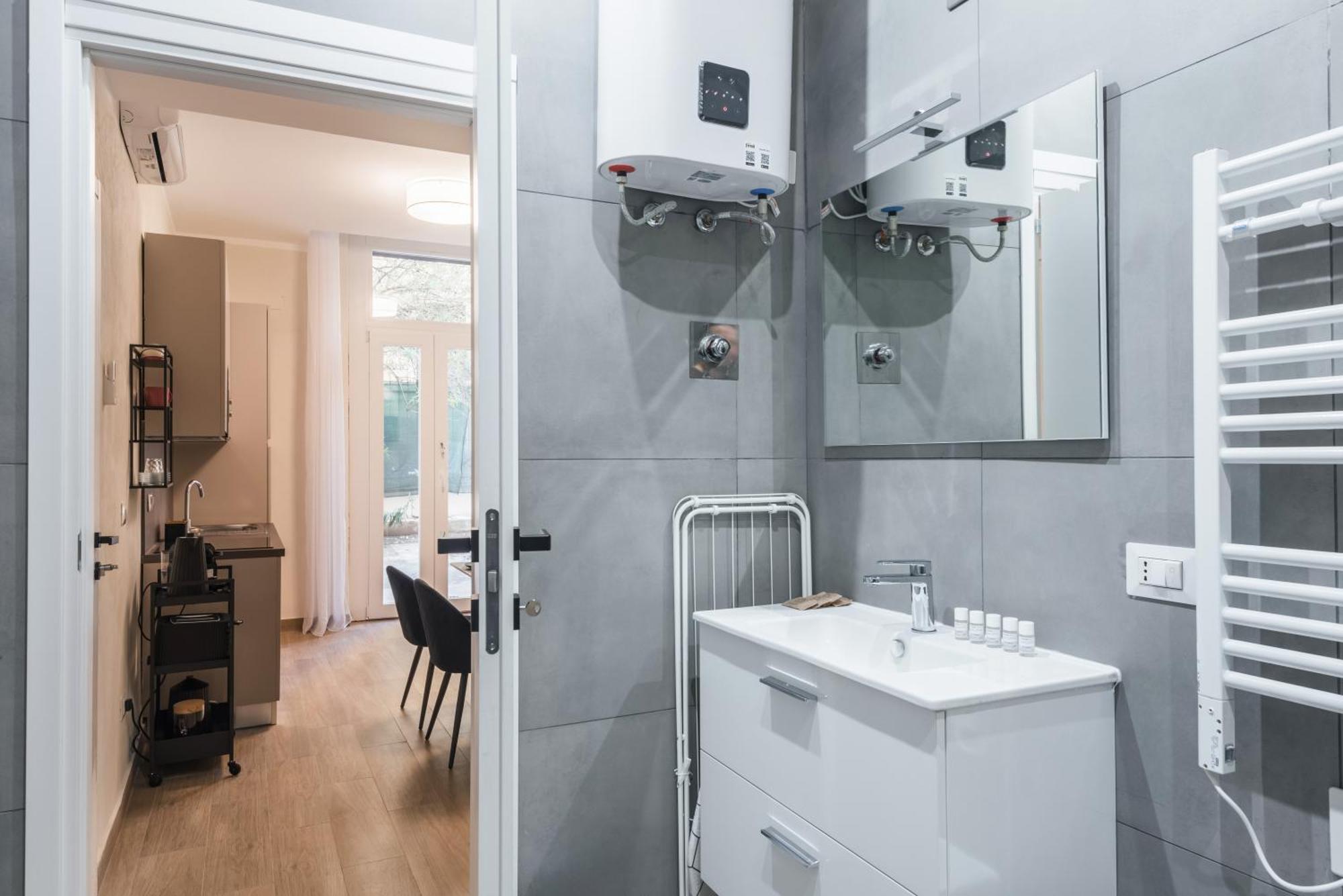 C1 Class Apartments, 2 Delux, Max 6 Persone Distante 15 Minuti A Piedi Da Fontana Di Trevi * Rom