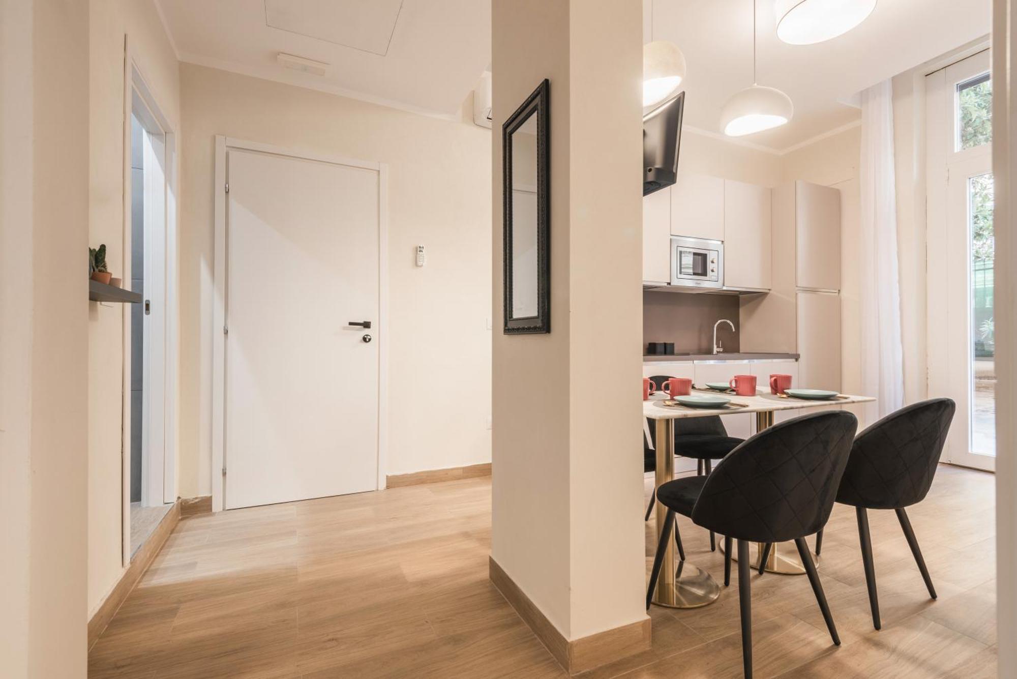 Lejlighed C1 Class Apartments, 2 Delux, Max 6 Persone Distante 15 Minuti A Piedi Da Fontana Di Trevi *
