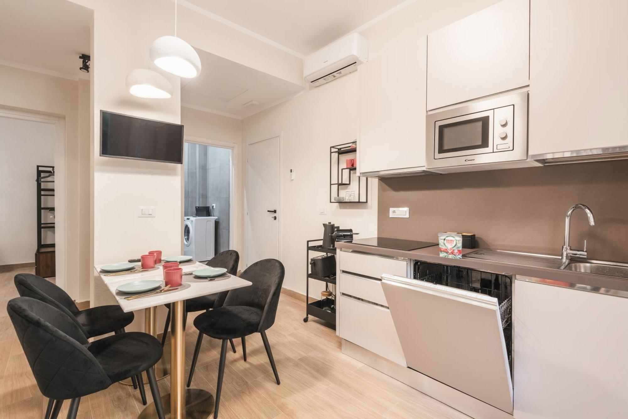 C1 Class Apartments, 2 Delux, Max 6 Persone Distante 15 Minuti A Piedi Da Fontana Di Trevi Rom